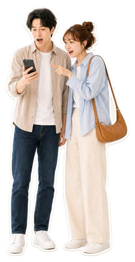 スマホで届いた提案を見て喜ぶカップル
